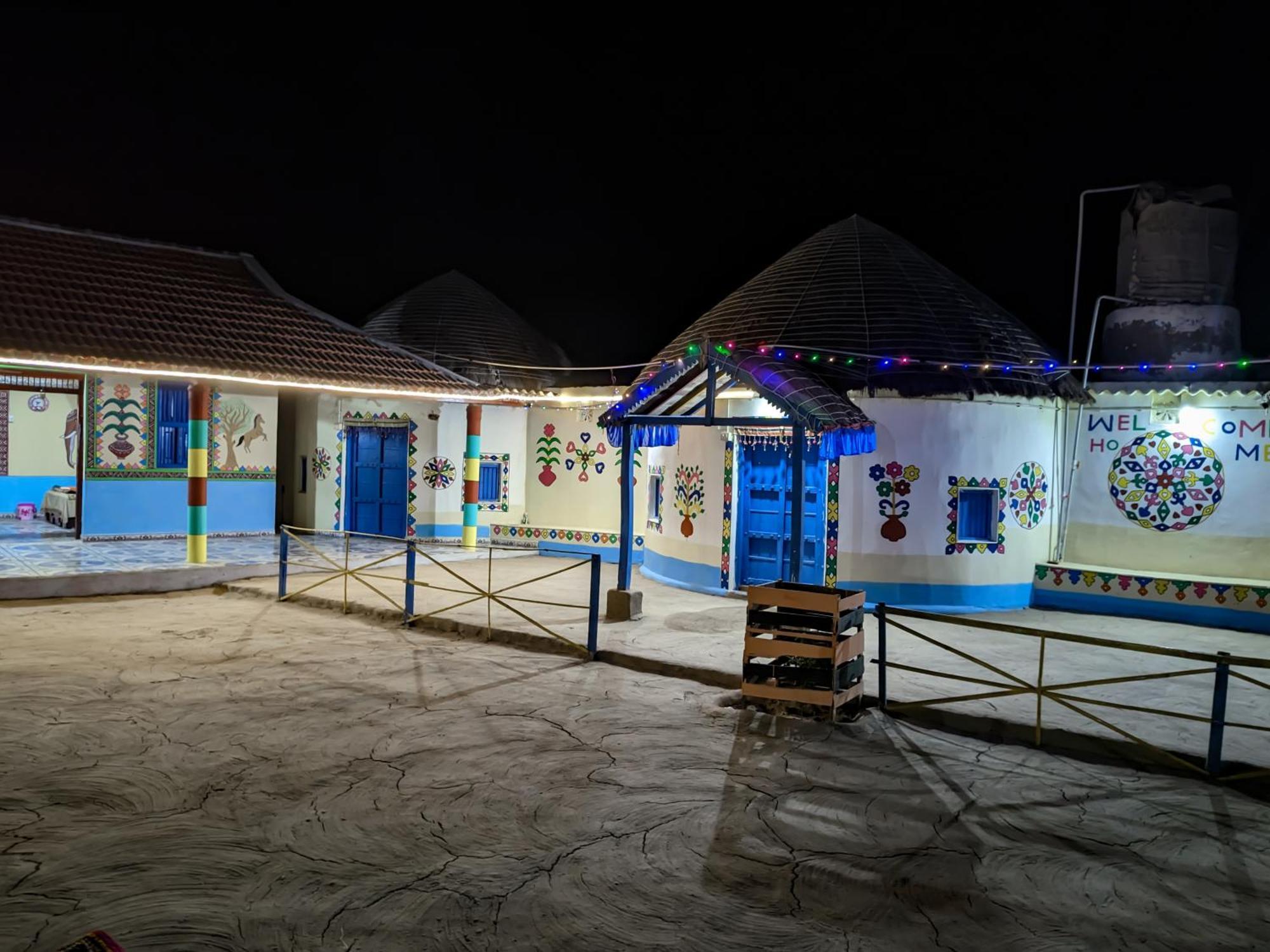 White Land Villagestay Dhordo Eksteriør billede